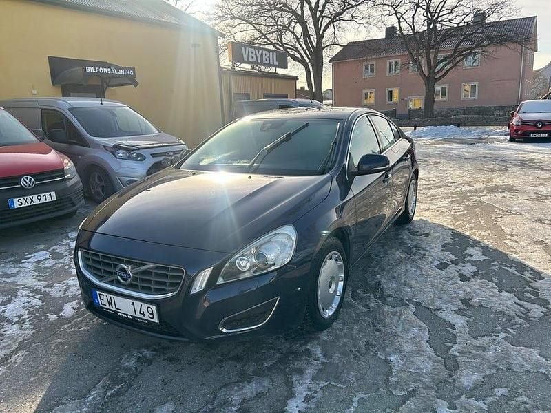 Begagnad Volvo S60 Momentum 203 HK (149 kW) 2011 Blåmet Sedan