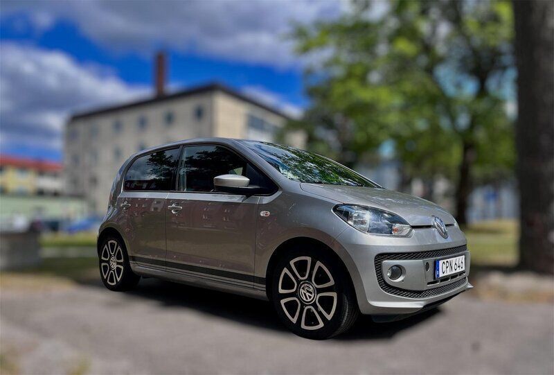 Silver Begagnad 2015 VW up! Halvkombi | 69 000 kr (Marknadspris) - Bild 1/4