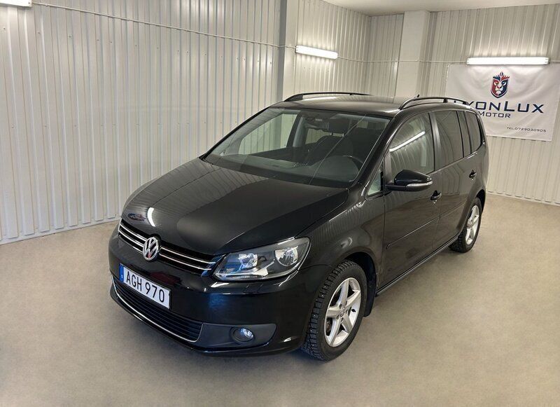 Svart Begagnad 2015 VW Touran Minibuss | 115 900 kr (Marknadspris) - Bild 1/4