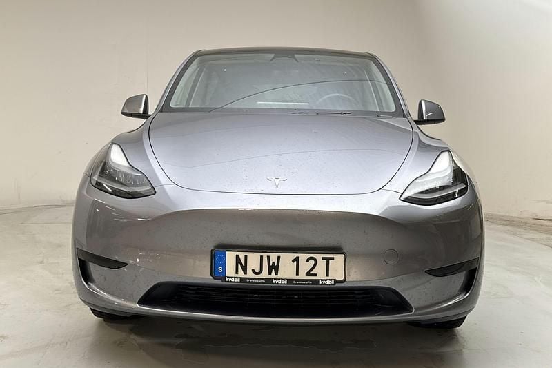Begagnad Tesla Model Y Long Range RWD 250 kW (340 HK) 2024 Grå SUV