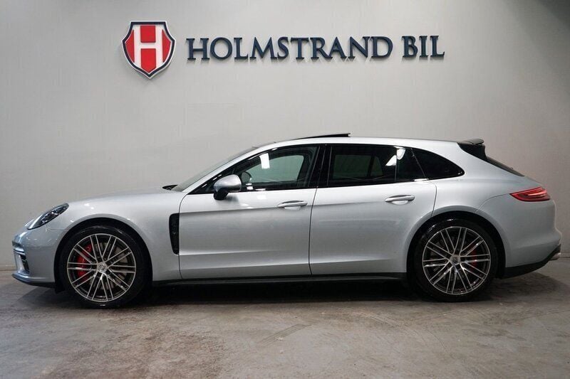 Silver Begagnad 2019 Porsche Panamera Turbo Sport Sedan | 869 900 kr (Marknadspris) - Bild 1/4