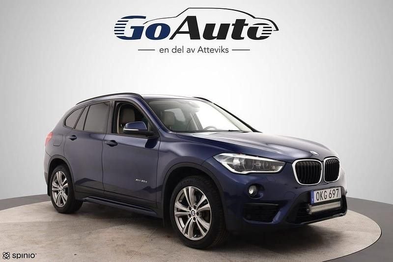 Blå Begagnad 2016 BMW X1 SUV | 179 900 kr (Marknadspris) - Bild 1/3