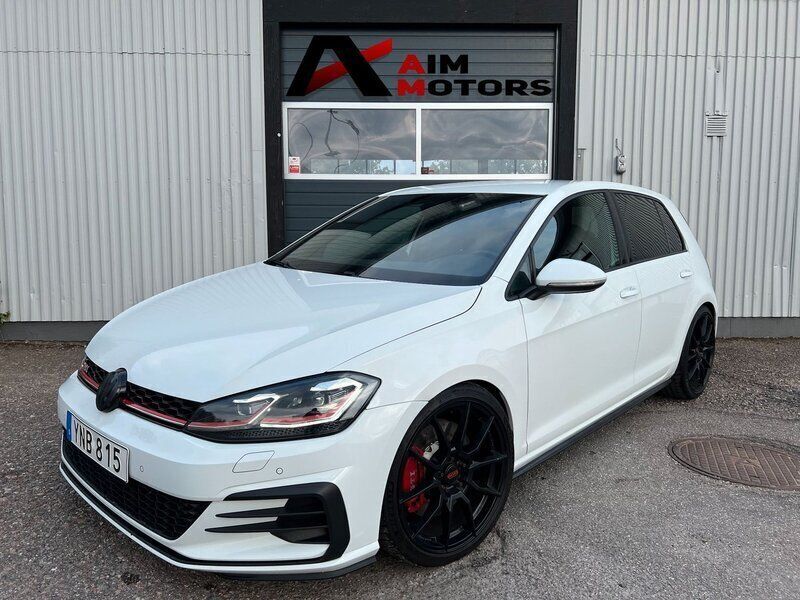 Vit Begagnad 2017 VW Golf VII GTI Halvkombi | 234 900 kr (Marknadspris) - Bild 1/4