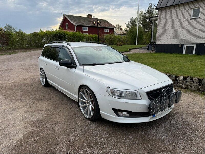 Vit Begagnad 2015 Volvo V70 Momentum Kombi | 150 000 kr (Lite dyr) - Bild 1/4