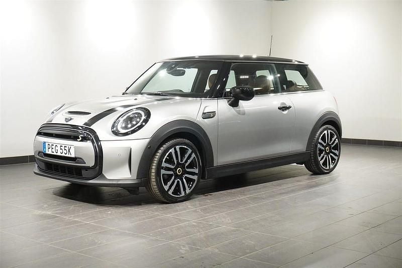Begagnad Mini Cooper 135 kW (184 HK) 2024 Melting silver iii Halvkombi