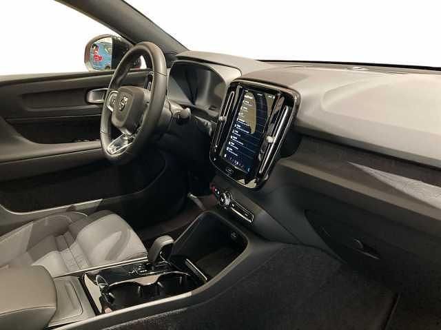 Begagnad Volvo C40 Plus 172 kW (234 HK) 2023 Röd SUV