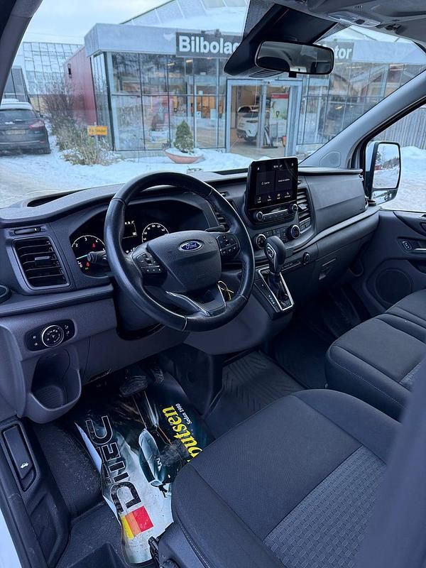 Begagnad Ford Tourneo 131 HK (96 kW) 2021 Vit Kombi