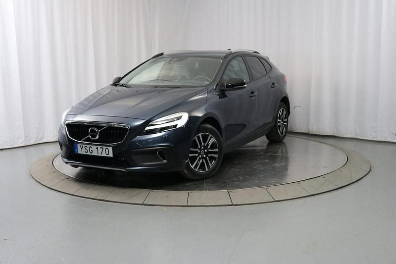 Begagnad Volvo V40 CC 152 HK (111 kW) 2018 Mörkblå Kombi