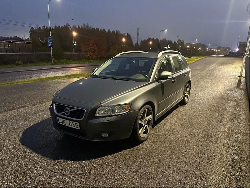 Grå Begagnad 2012 Volvo V50 Kombi | 34 900 kr (Superpris) - Bild 1/4