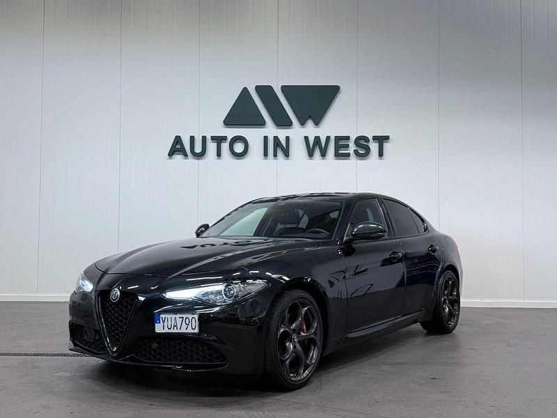 Svart Begagnad 2019 Alfa Romeo Giulia Tech Edition Sedan | 259 900 kr - Bild 1/4