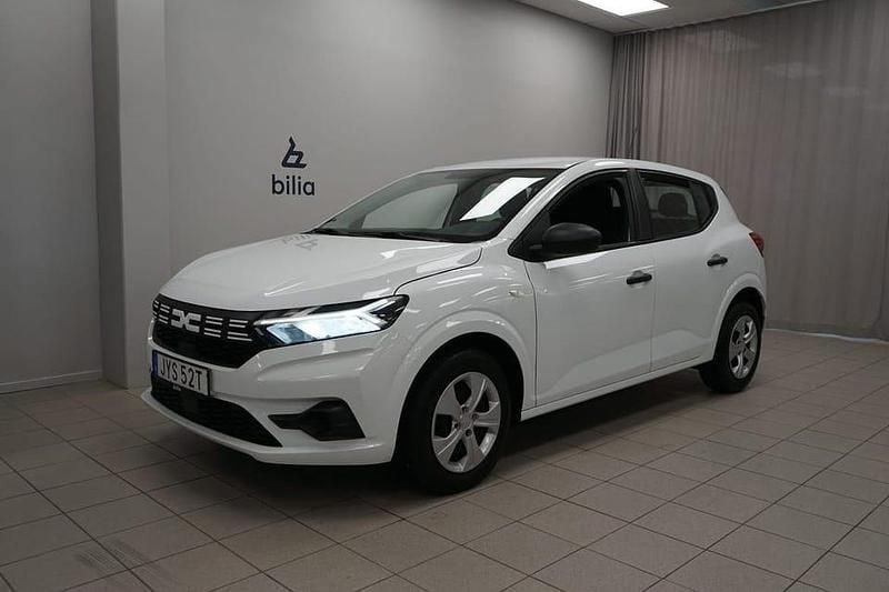 Vit Begagnad 2023 Dacia Sandero Essentiel Halvkombi | 129 900 kr (Marknadspris) - Bild 1/3