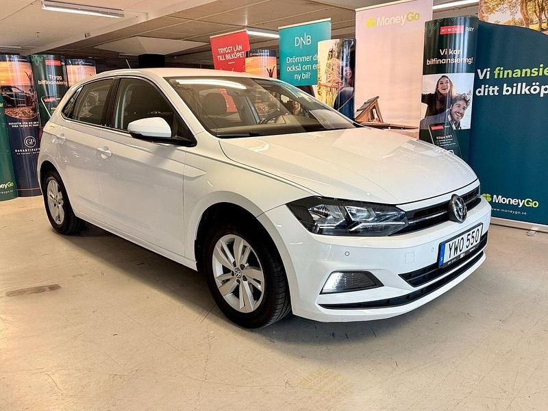 Vit Begagnad 2017 VW Polo Halvkombi | 159 900 kr (Marknadspris) - Bild 1/4