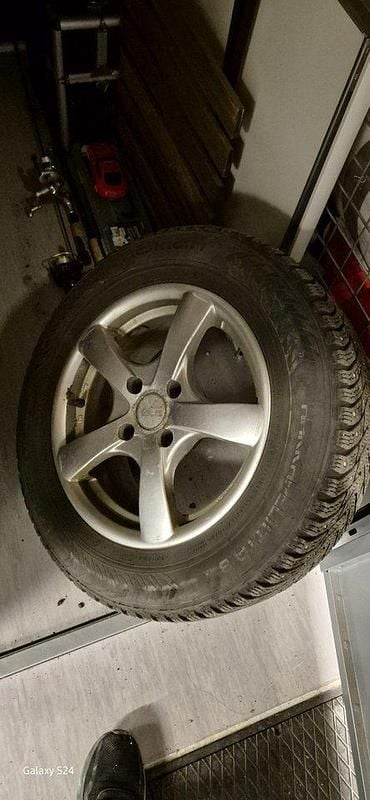 Grå Begagnad 2011 Peugeot 207 Halvkombi | 25 000 kr (Bra pris) - Bild 1/4