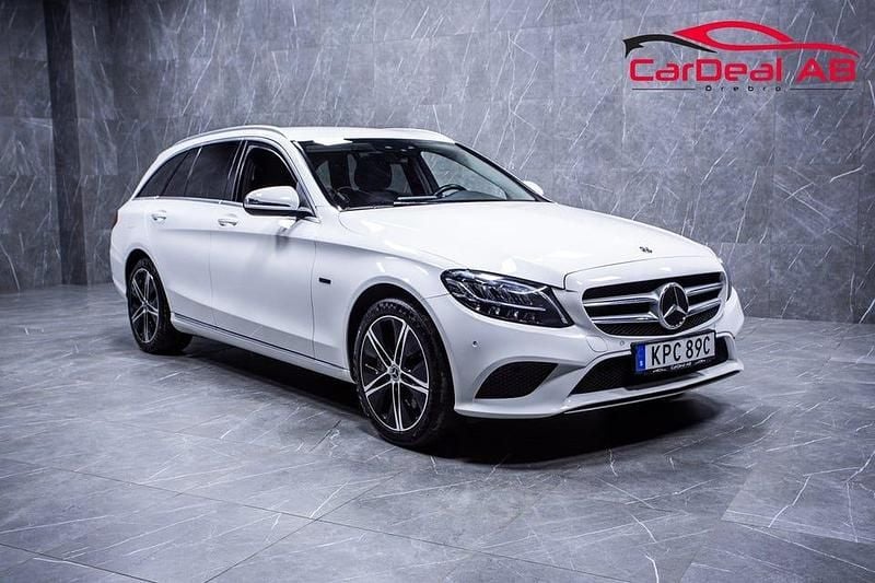 Vit Begagnad 2021 Mercedes C300 Avantgarde | 258 800 kr (Marknadspris) - Bild 1/4