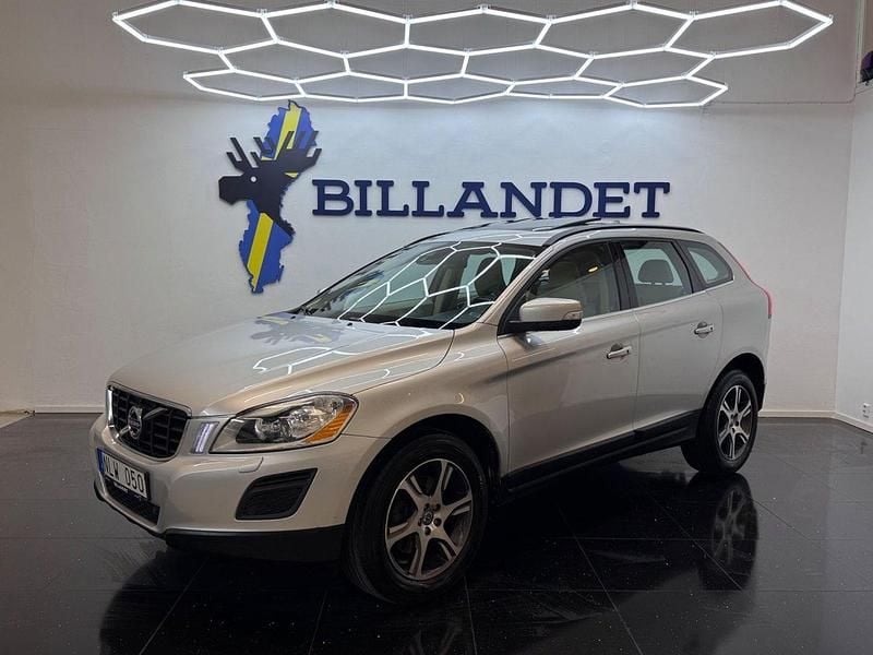 Ljusgrå Begagnad 2012 Volvo XC60 Momentum SUV | 99 900 kr (Bra pris) - Bild 1/4