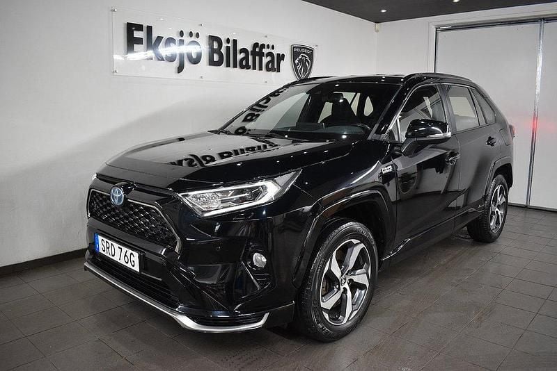 Svart Begagnad 2021 Toyota RAV4 Hybrid SUV | 349 500 kr (Bra pris) - Bild 1/4