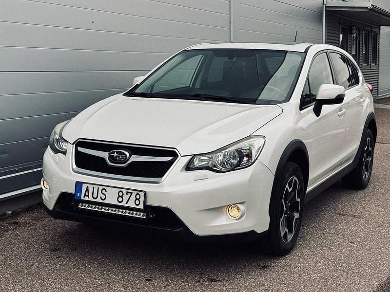 Vit Begagnad 2013 Subaru XV SUV | 79 900 kr (Marknadspris) - Bild 1/4