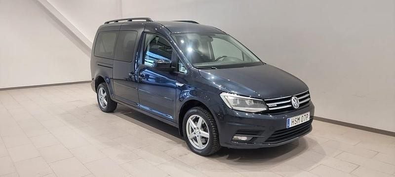 Blå (starlight blue metallic) Begagnad 2019 VW Caddy Maxi Comfortline Minibuss | 289 000 kr (Dyr) - Bild 1/4