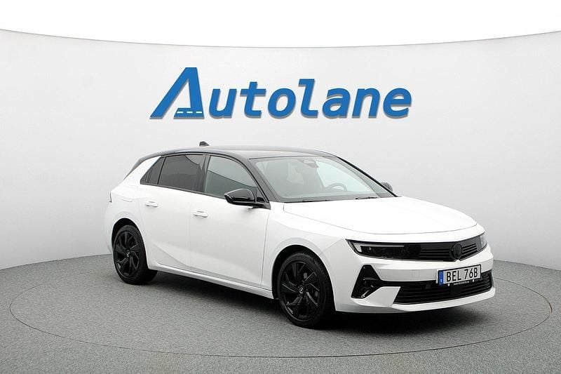 Vit Begagnad 2024 Opel Astra Halvkombi | 239 900 kr (Marknadspris) - Bild 1/3