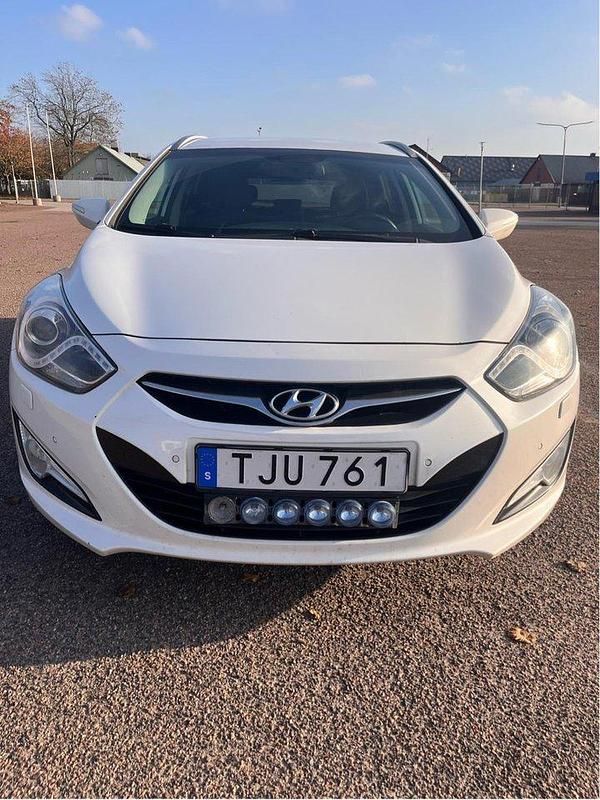Vit Begagnad 2014 Hyundai i40 Kombi | 52 500 kr (Marknadspris) - Bild 1/4