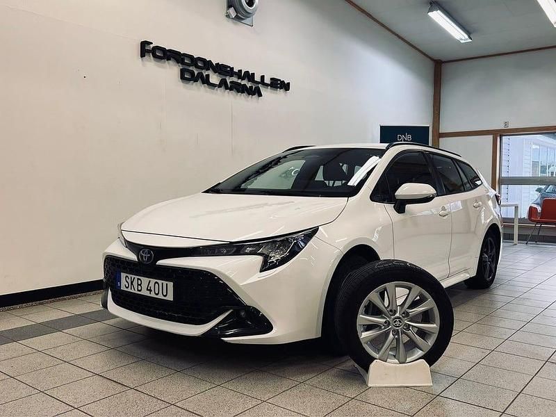 Begagnad Toyota Corolla Active 140 HK (102 kW) 2024 Vit Kombi