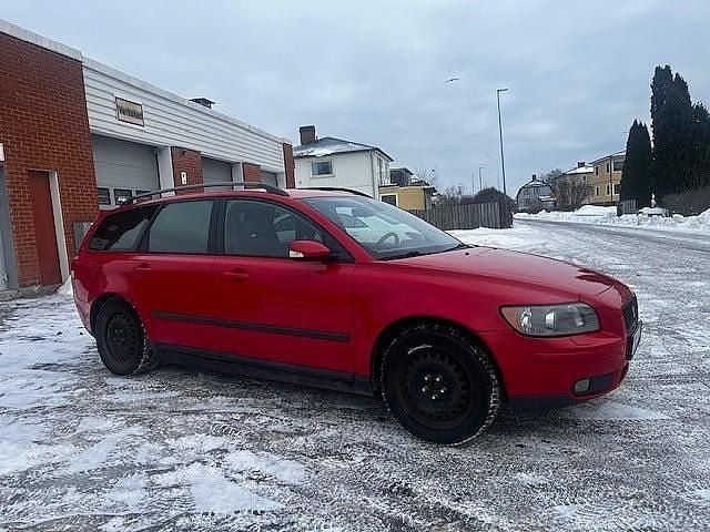 Begagnad Volvo V50 Kinetic 125 HK (91 kW) 2006 Röd Kombi