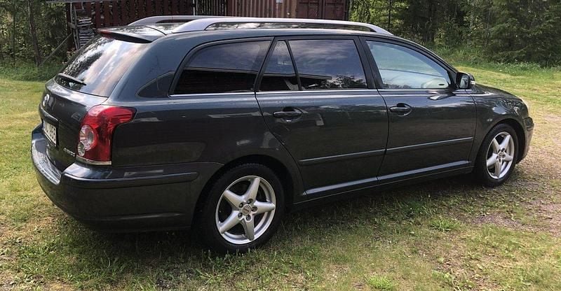Grön Begagnad 2007 Toyota Avensis Kombi | 31 900 kr (Marknadspris) - Bild 1/4