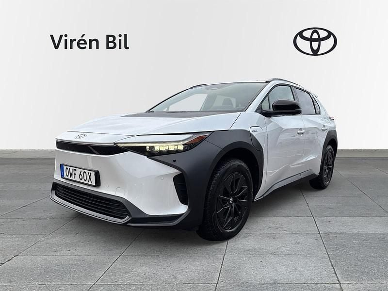 Vit Begagnad 2023 Toyota bZ4X Edition SUV | 425 000 kr (Dyr) - Bild 1/4