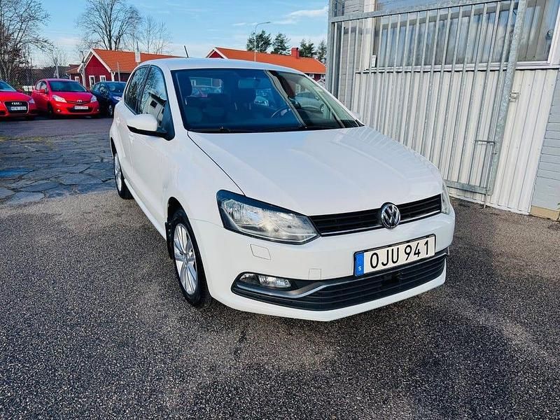 Vit Begagnad 2016 VW Polo Halvkombi | 99 900 kr (Lite dyr) - Bild 1/4