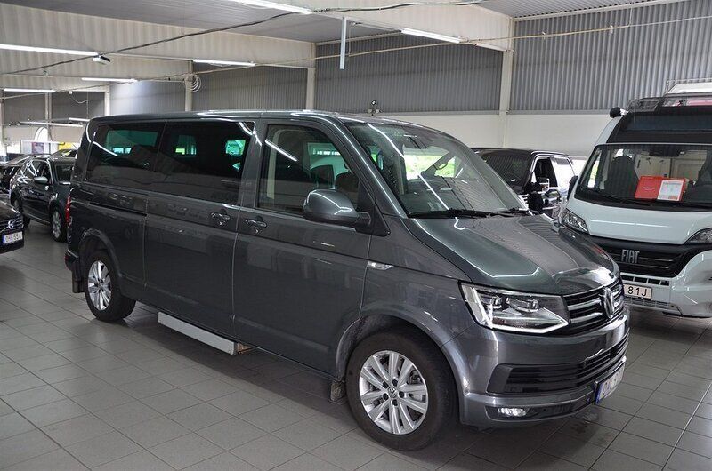 Grå Begagnad 2016 VW Multivan Minibuss | 439 900 kr (Marknadspris) - Bild 1/4