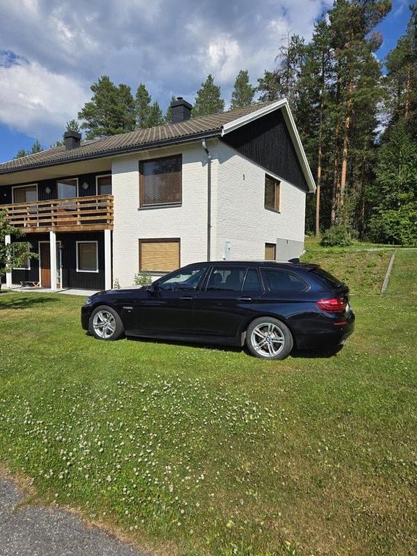 Svart Begagnad 2017 BMW 535 M Sport Kombi | 287 000 kr - Bild 1/4