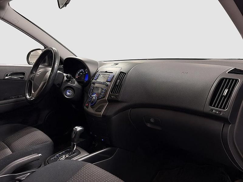 Begagnad Hyundai i30 122 HK (89 kW) 2007 Svart Halvkombi