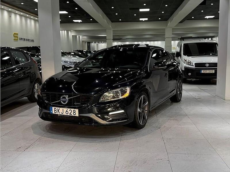 Svart Begagnad 2014 Volvo S60 R-Design Sedan | 134 900 kr (Marknadspris) - Bild 1/4
