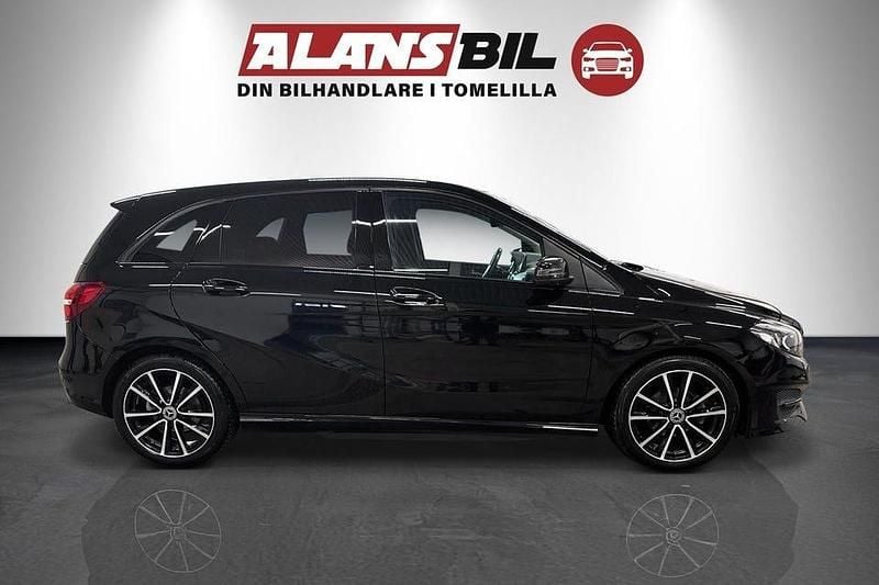 Begagnad Mercedes B180 Urban 109 HK (80 kW) 2017 Svart Minibuss