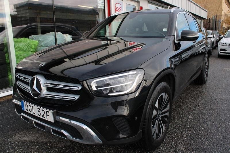 Svart Begagnad 2021 Mercedes GLC300e Edition SUV | 259 900 kr (Superpris) - Bild 1/4