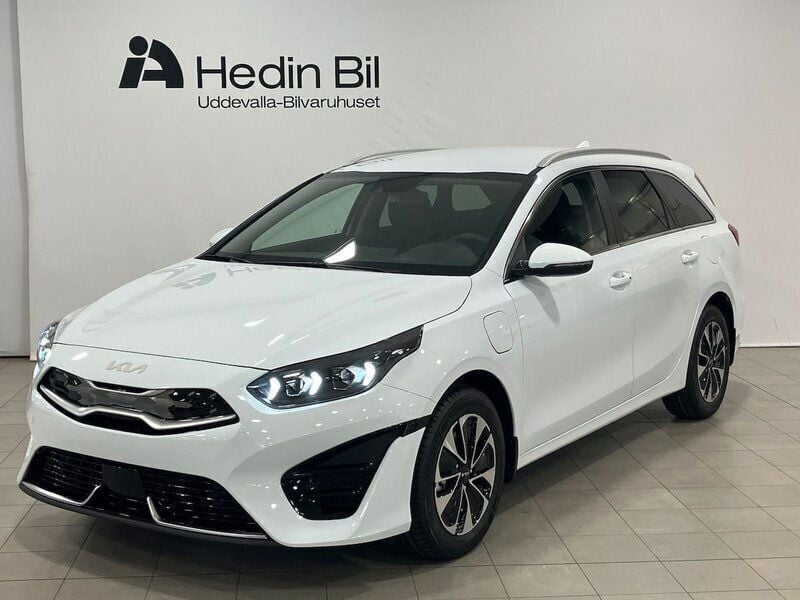 Vit Ny 2024 Kia Ceed Sportswagon 2 Kombi | 299 900 kr (Dyr) - Bild 1/4