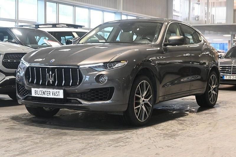 Grå Begagnad 2017 Maserati Levante SUV | 429 000 kr - Bild 1/4