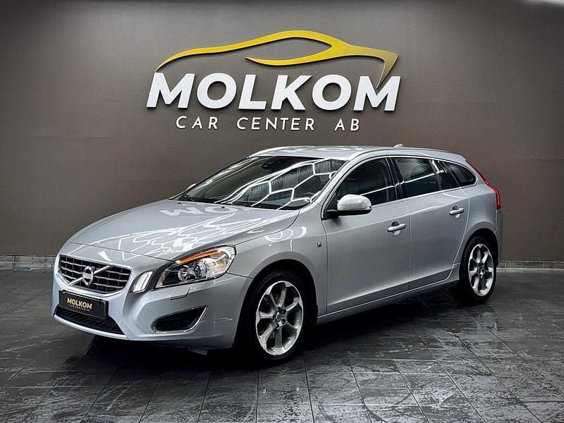 Silver Begagnad 2012 Volvo V60 Ocean Race Kombi | 84 900 kr (Bra pris) - Bild 1/4