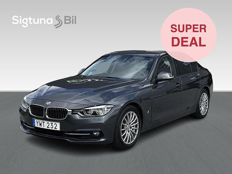 Grå Begagnad 2017 BMW 330e Sport Line Sedan | 204 900 kr (Superpris) - Bild 1/3