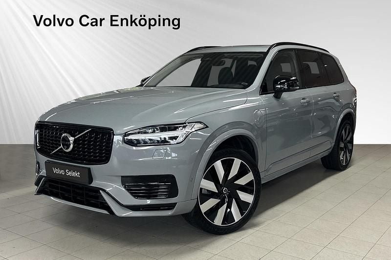 Grå Begagnad 2024 Volvo XC90 Plus SUV | 629 900 kr (Superpris) - Bild 1/3
