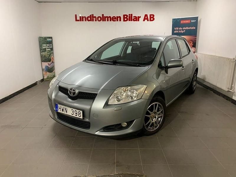 Begagnad Toyota Auris 124 HK (91 kW) 2008 Grå Halvkombi