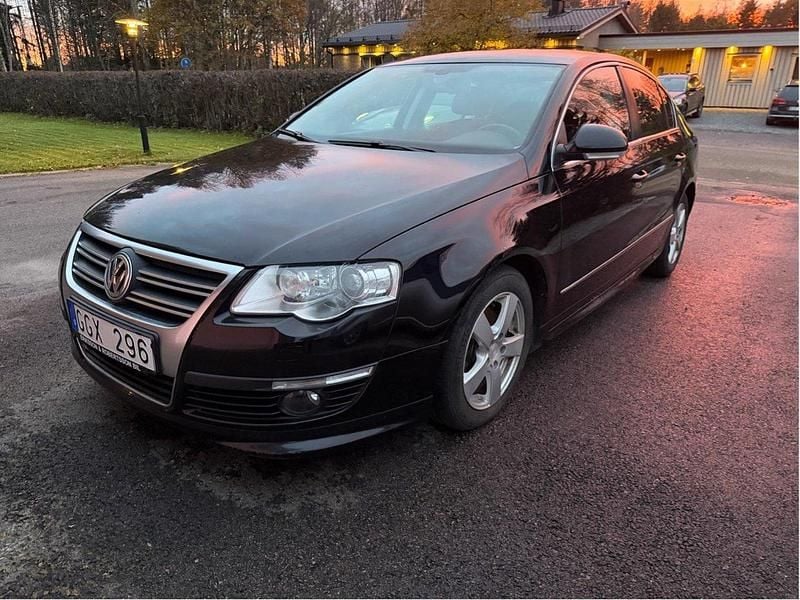 Svart Begagnad 2010 VW Passat Sportline Sedan | 74 500 kr (Dyr) - Bild 1/4
