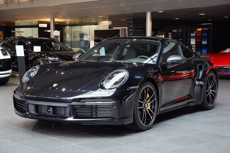 Svart svart Begagnad 2024 Porsche 911 Turbo S Sportkupé | 2 948 100 kr - Bild 1/4