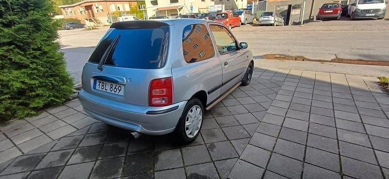 Begagnad Nissan Micra 82 HK (60 kW) 2002 Silver Halvkombi