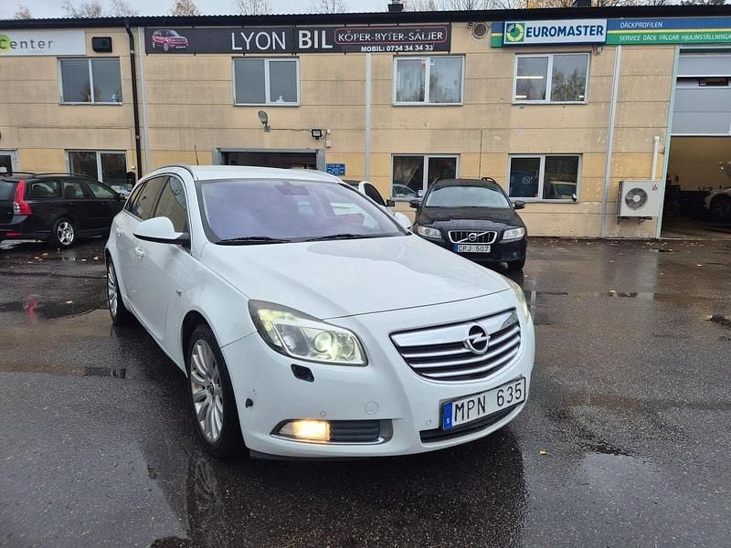 Vit Begagnad 2010 Opel Insignia Edition Kombi | 39 900 kr (Marknadspris) - Bild 1/4