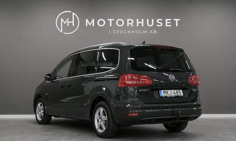 Begagnad VW Sharan 140 HK (102 kW) 2014 Mörkgrå Minibuss