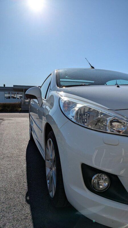 Vit Begagnad 2011 Peugeot 207 CC Cab | 56 000 kr (Marknadspris) - Bild 1/4