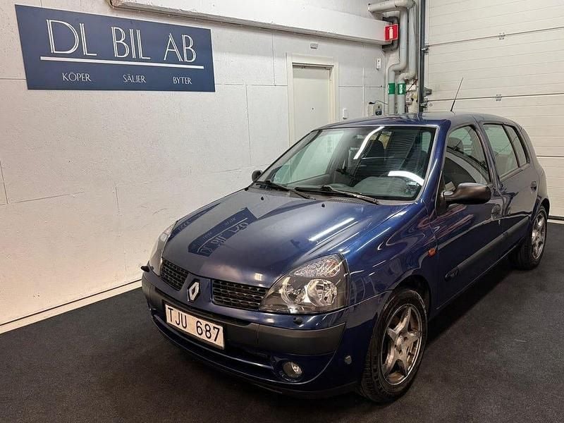 Blå Begagnad 2002 Renault Clio II Expression Halvkombi | 17 900 kr (Marknadspris) - Bild 1/4