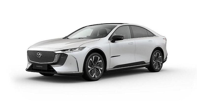 Crystal white pearl mica (34k) Ny 2025 Mazda 6e Takumi-Line Sedan | 499 500 kr - Bild 1/1