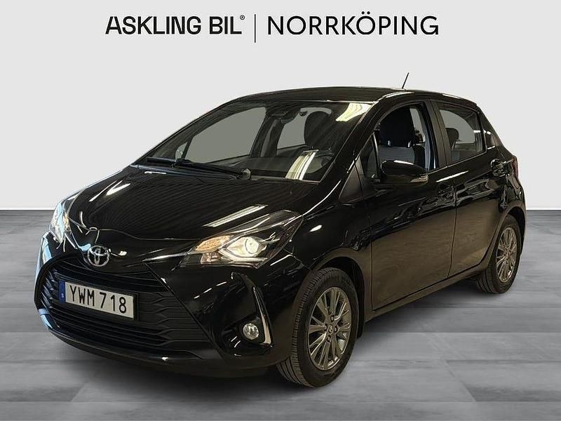 Svart Begagnad 2017 Toyota Yaris Active Halvkombi | 124 000 kr (Marknadspris) - Bild 1/4